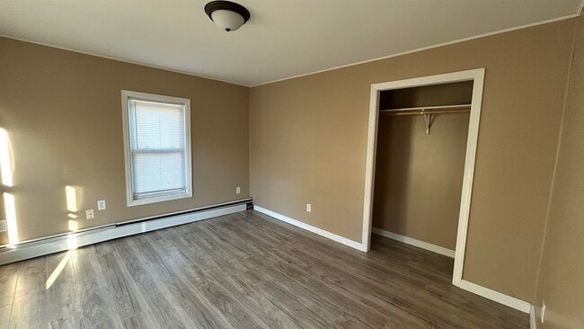 Building Photo - 3 George St