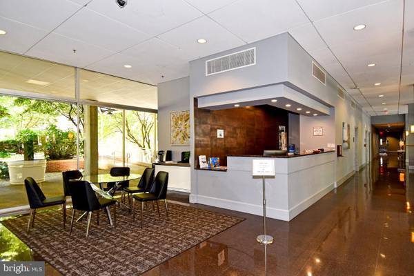 Lobby - 800 4th St SW