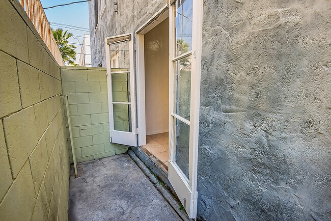 Building Photo - ogd400