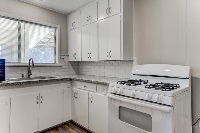 Building Photo - 711 Cherokee Dr