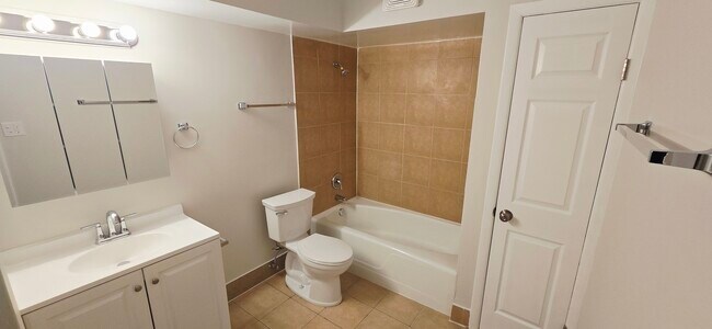 Building Photo - 318 W Naperville Rd