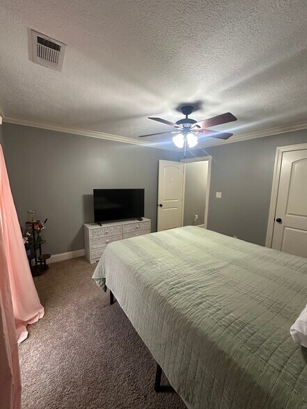 Building Photo - 30 Clovewood Cv