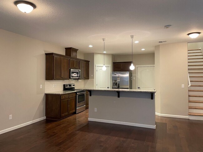Building Photo - Spacious 3 Bedroom Home with Fenced Yard, Patio, and 2-Car Garage Near Mill Plain.
