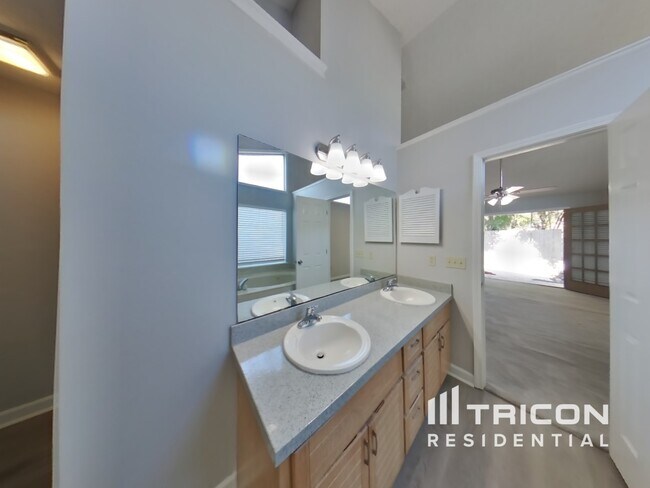 Building Photo - 8826 Nature View Ln W