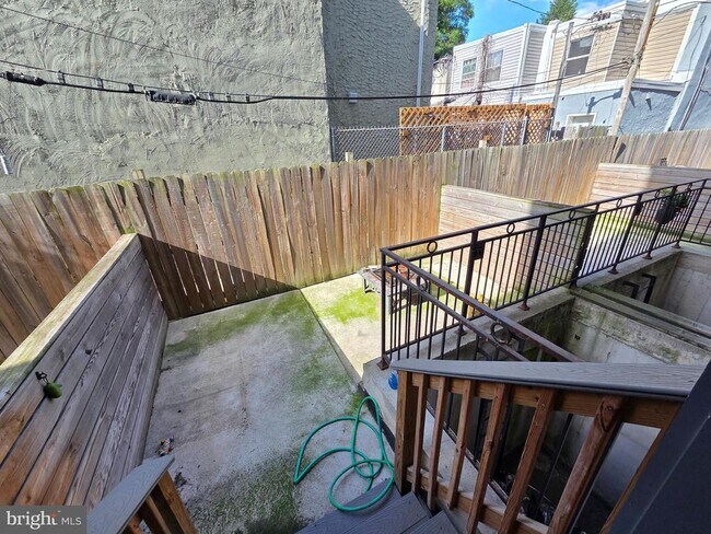 Building Photo - 417 W Berks St
