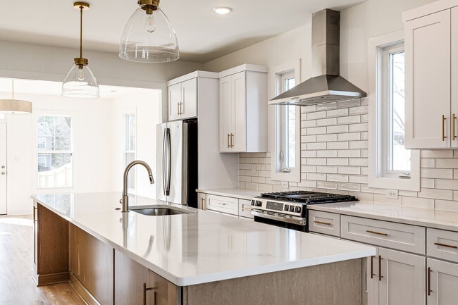 Building Photo - 2224 Perry St