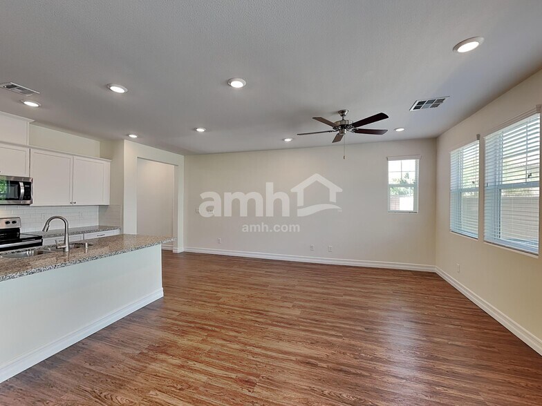 Building Photo - 6138 W Haleh Ave