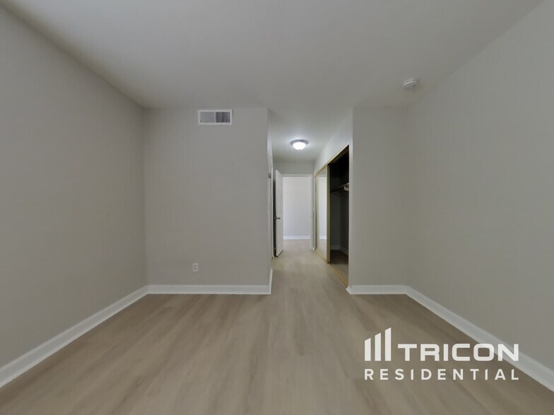 Building Photo - 7730 N 33rd Dr