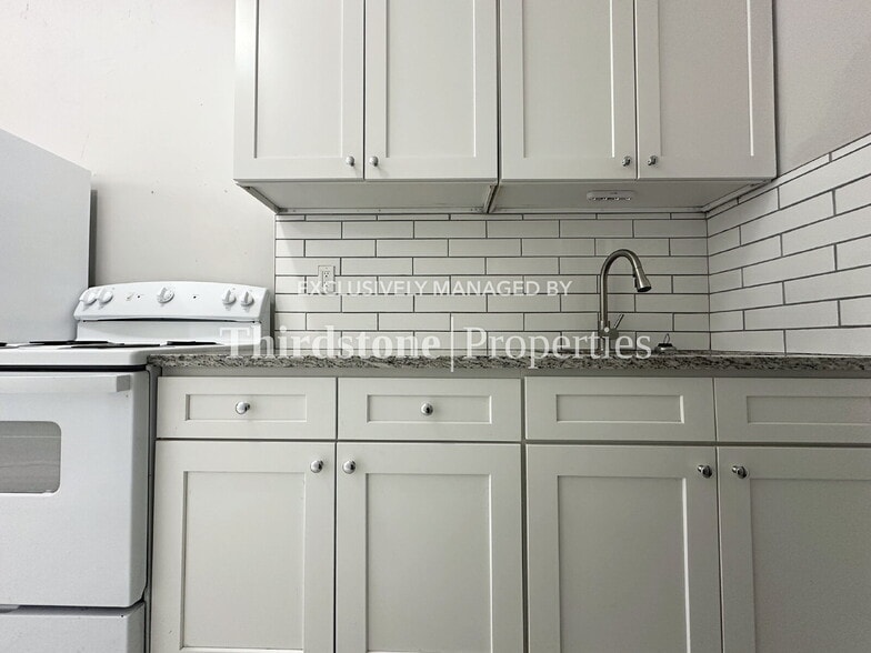 Building Photo - 82 W 32nd St