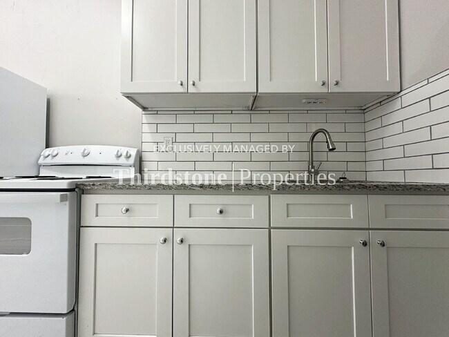 Building Photo - 82 W 32nd St