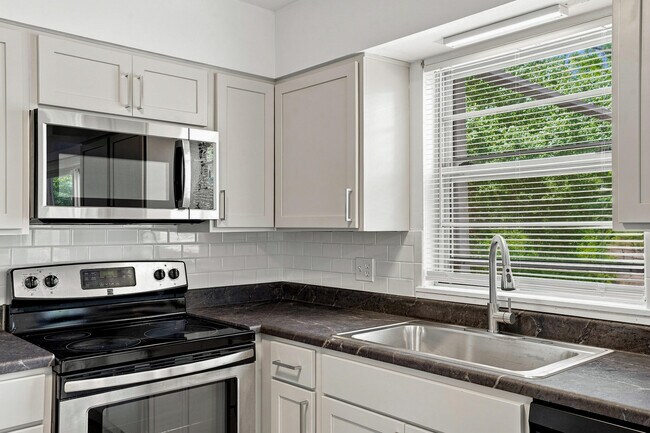 Building Photo - 4209 Defoe Dr
