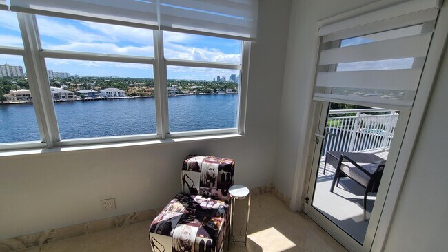 Building Photo - 511 Bayshore Dr