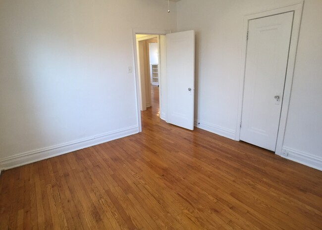 Building Photo - 3025 W Addison St