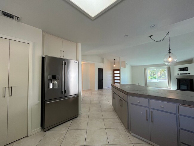 Building Photo - 946 St Ann Dr
