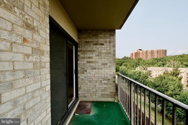 Building Photo - 6145 Edsall Rd
