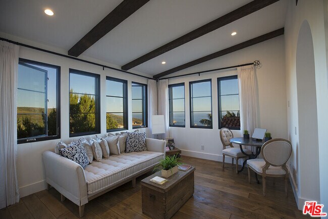 Building Photo - 10 Sea Glass