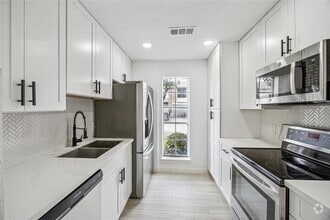 Building Photo - 11201 Lynbrook Dr