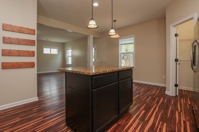 Building Photo - The Landing at Mill Creek community!  Washer / Dryer included