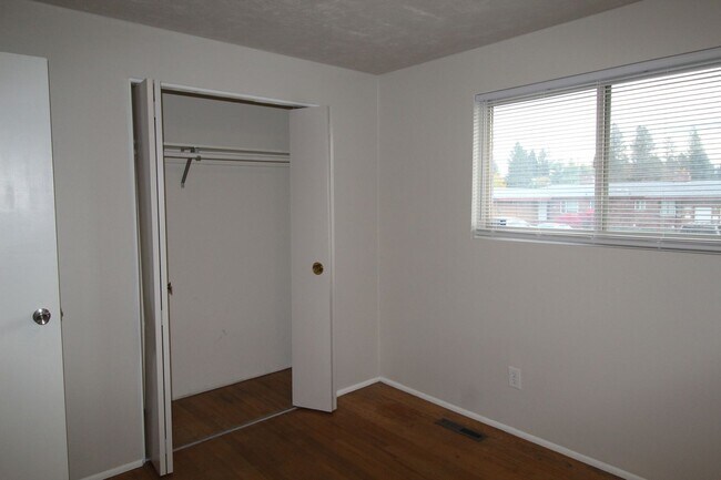 Building Photo - 9715 N Stevens St