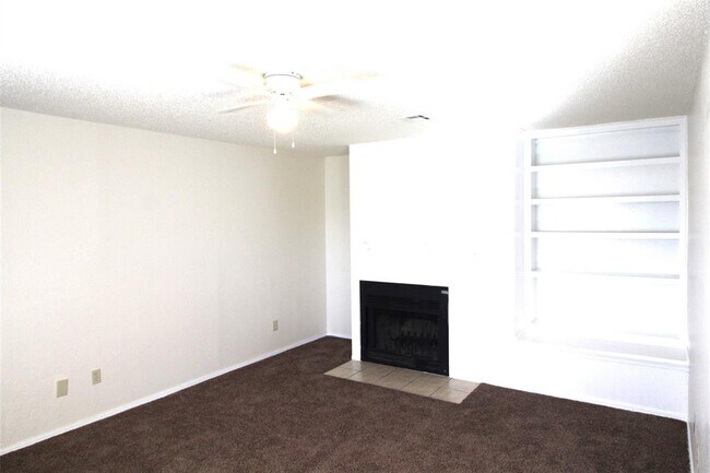 Building Photo - 304 Chalmette Dr