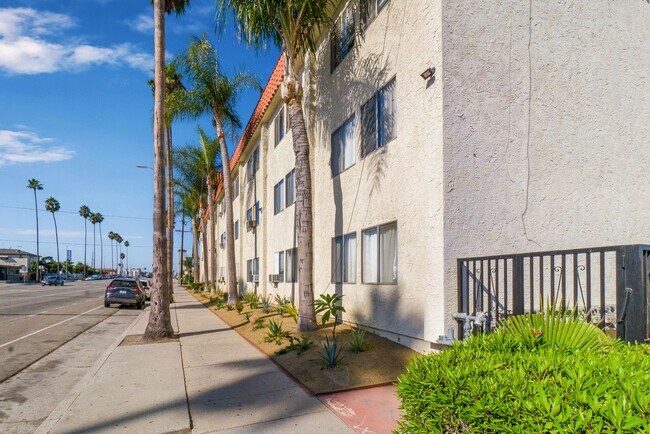 Building Photo - Beautiful Studio in Wilmington HALF OFF FI...