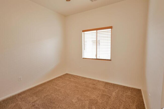 Building Photo - 831 W Calle Valenciana