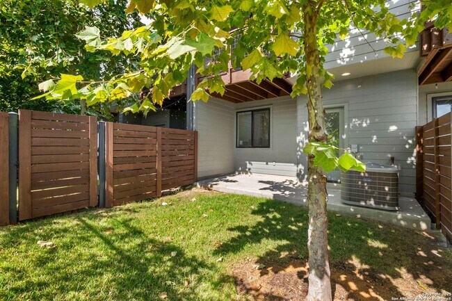 Building Photo - 102 Tendick St