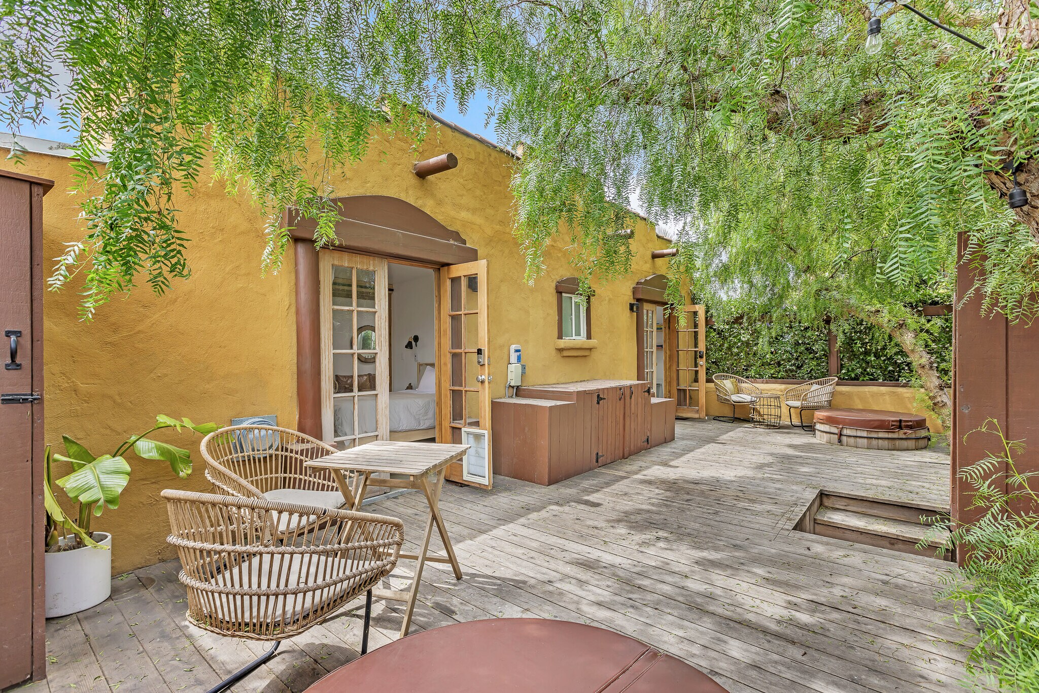 Private front deck - 718 Vernon Ave