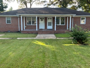 Building Photo - 1419 Oleander Ave