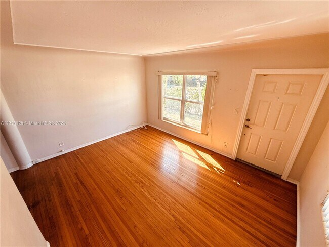 Primary Photo - 503 SW 19th Ave