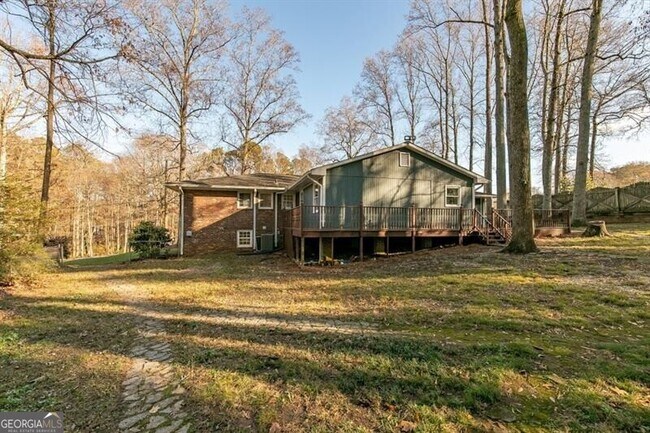 Building Photo - 2805 Pine Hill Dr