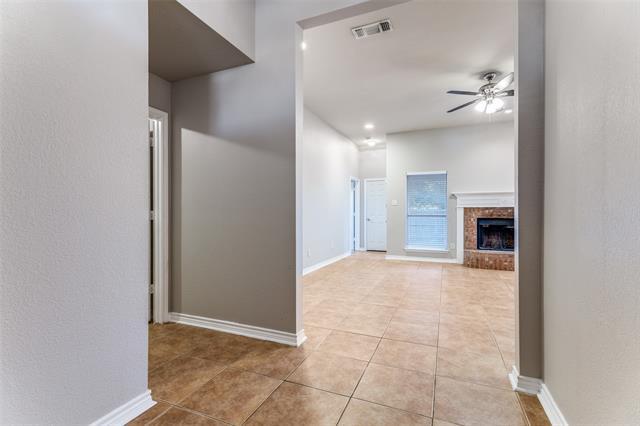 Building Photo - 909 Canterbury Dr