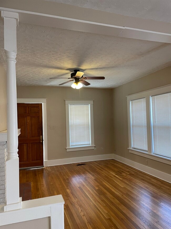 Building Photo - 2526 Yale Ave