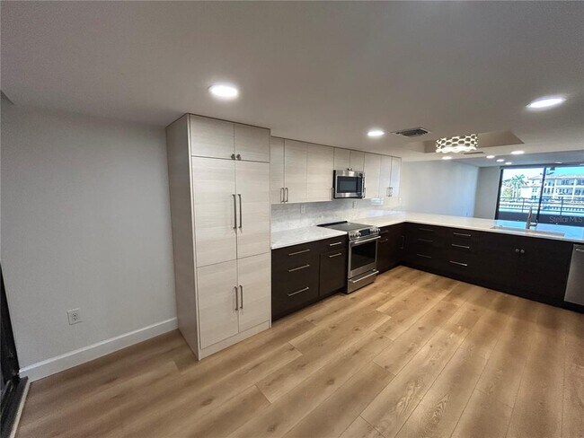 Building Photo - 6260 Kipps Colony Ct S