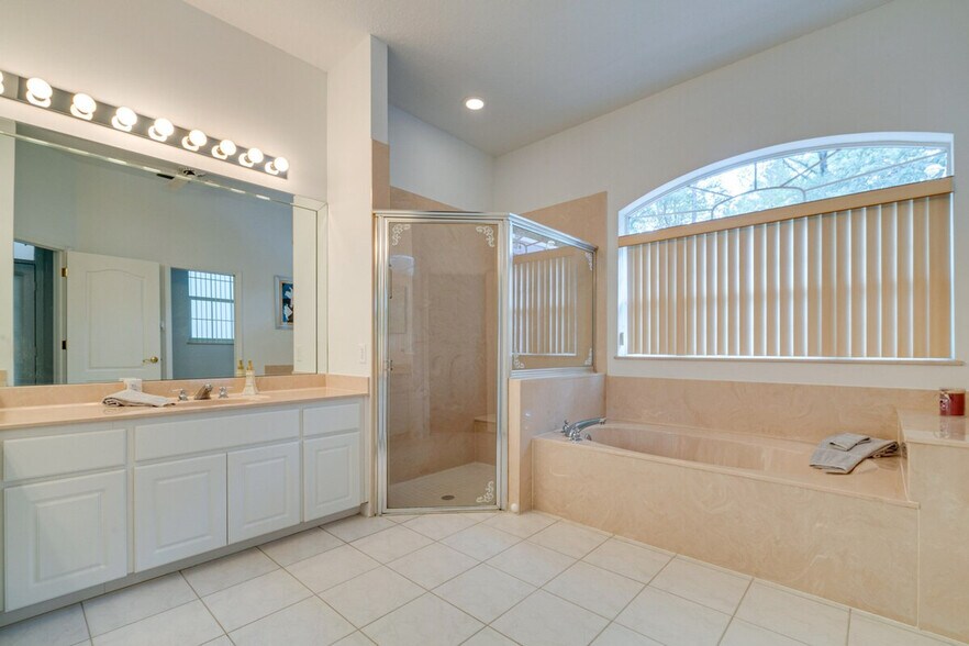 Building Photo - 9939 SW 203rd Cir