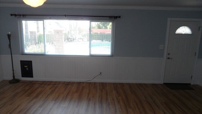 Building Photo - Nicely Updated 1 Bedroom 1 Bathroom, Coco ...