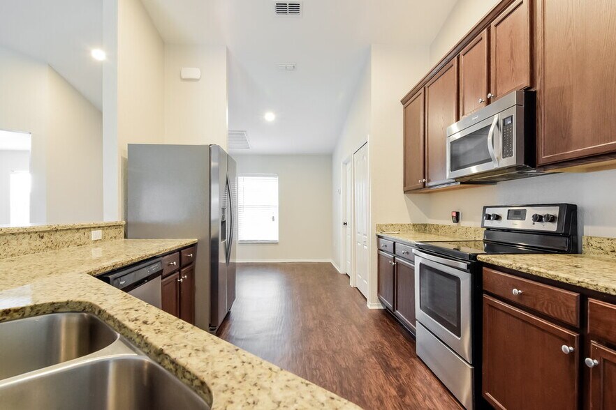 Building Photo - 2146 Mirasol Dr