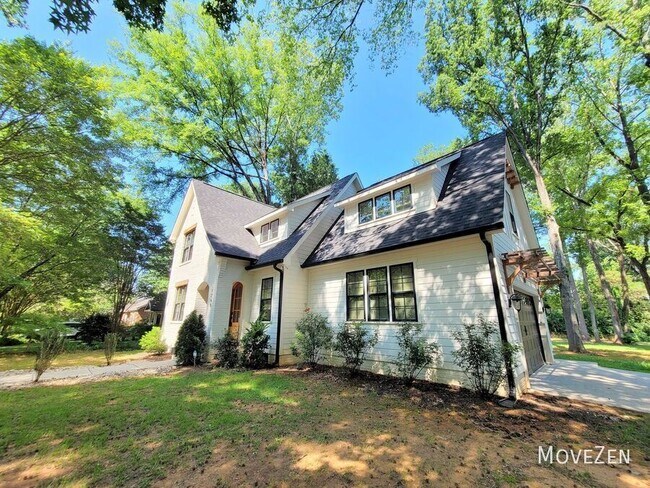 Building Photo - 1265 Pinecrest Ave