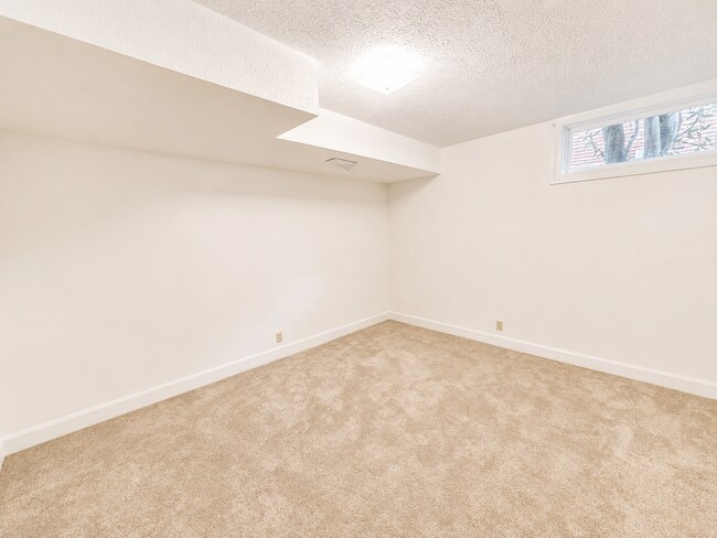 Building Photo - 9205 Whitegate Ct