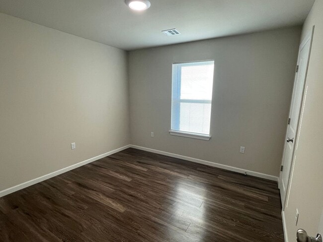 Building Photo - 3 bed, 2 bath Duplex in Wagoner