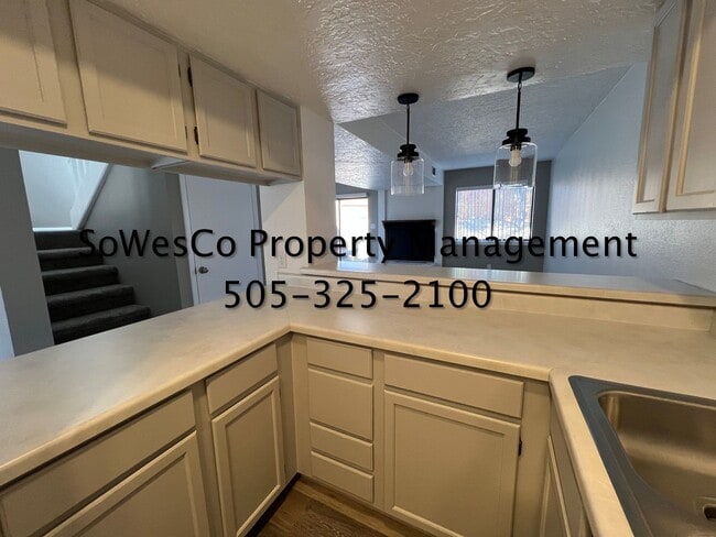 Building Photo - Beautifully Remodeled Condo (with seasonal pool upon availability)