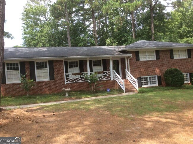 Primary Photo - 290 Burke Cir