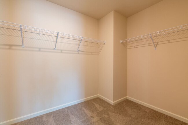 Building Photo - Spacious Family Home for Rent in Fairburn,...
