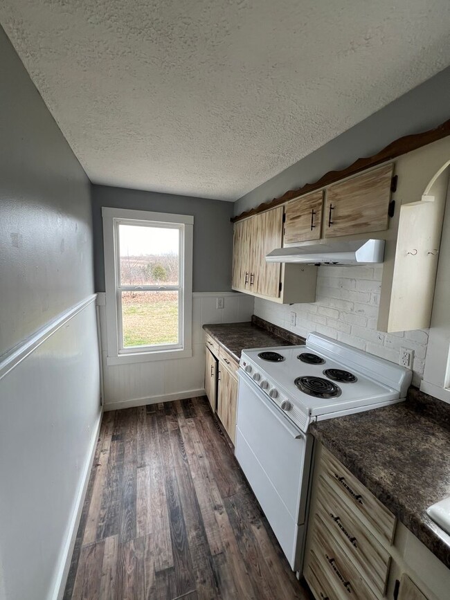 Building Photo - 3 bedroom/1 bathroom house