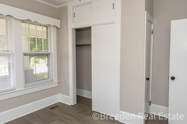 Building Photo - 408 E Concord St