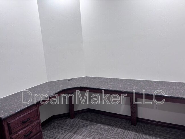 Building Photo - 2815 SE 44th St