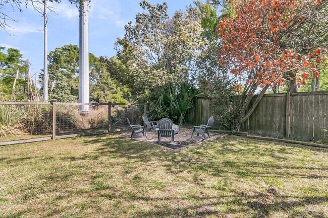 Building Photo - Charming 3 Bedroom, 2 Bath Home off of Longpoint in Mount Pleasant!