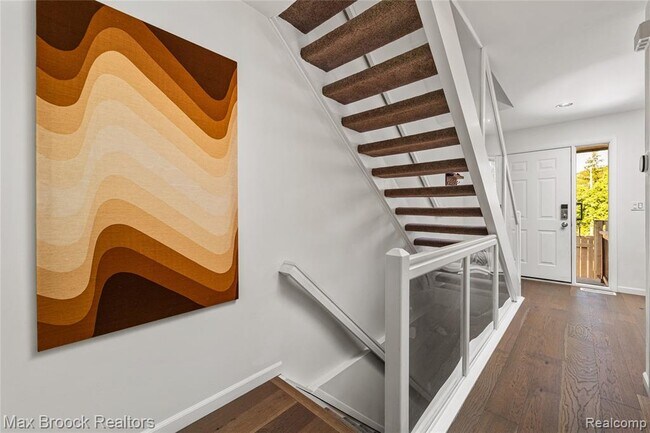 Building Photo - 704 Oakbrook Ridge Dr