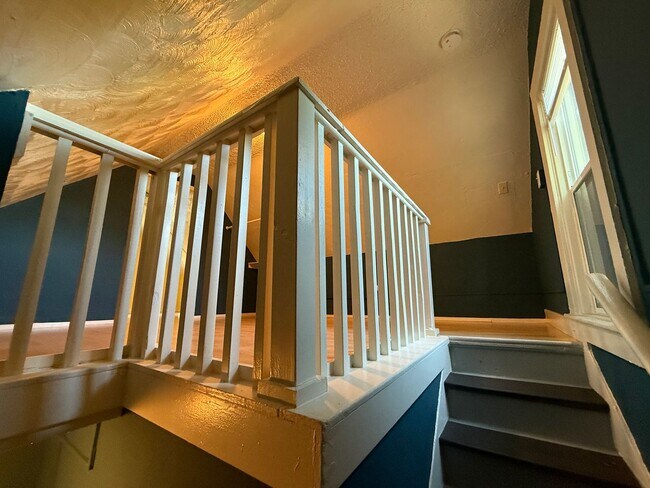 Building Photo - Cozy 2 Bedroom 1 Bath Home