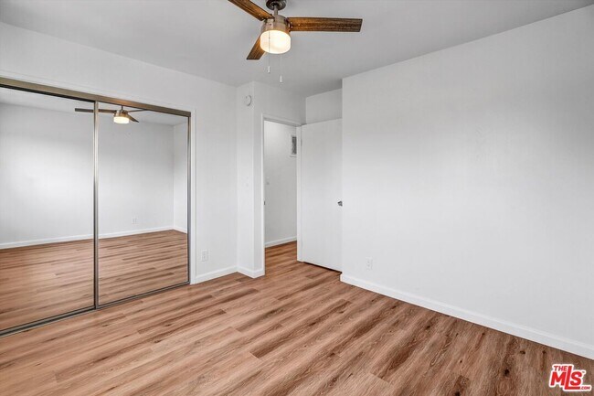 Building Photo - 3670 Greenfield Ave